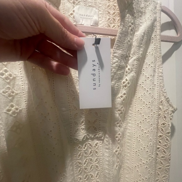 Sundays Ivory Lace Sleeveless Top - Picture 9 of 10